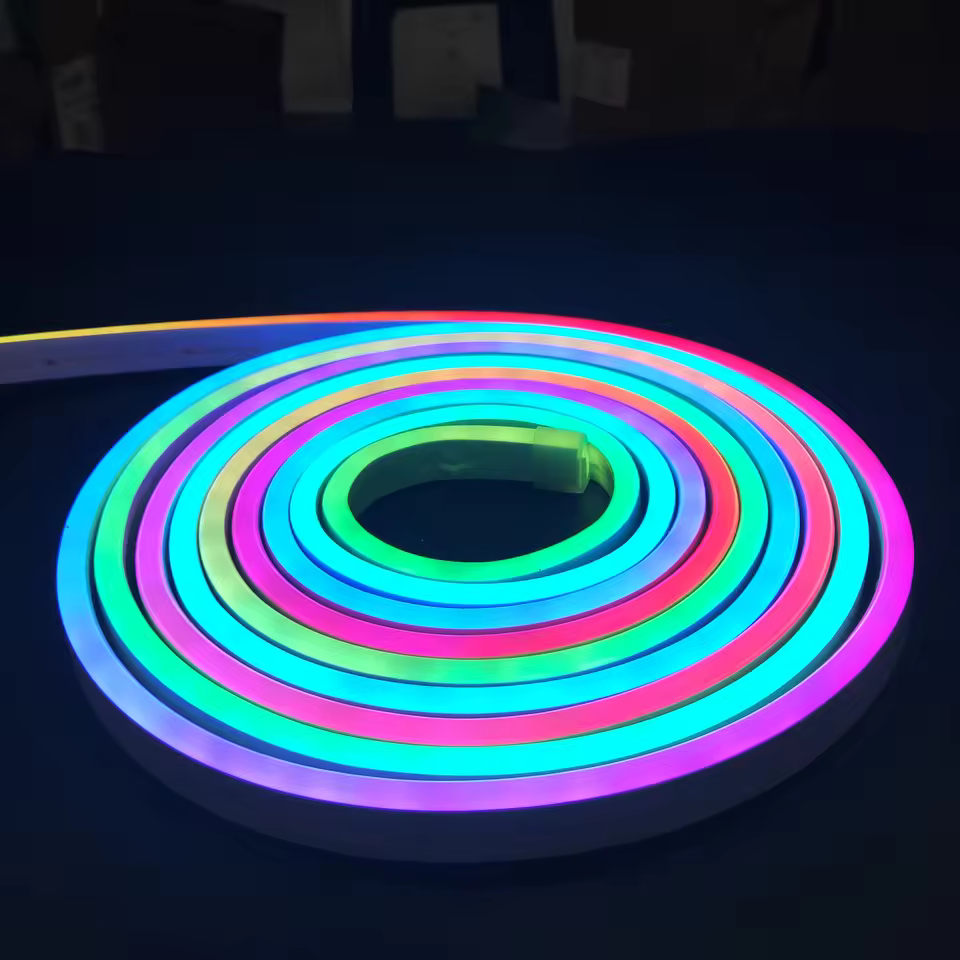 Neon Flex RGBIC 6 × 12 mm Wi-Fi personalizzabile